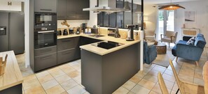 Frigorifero, microonde, forno, lavastoviglie