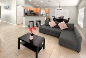 TV - 4BR Renovated Home | 4 King Beds | 10 Min Clearwater Beach, Sleeps 8 (Clearwater)