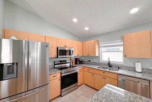 Fridge, microwave, oven, stovetop - 4BR Renovated Home | 4 King Beds | 10 Min Clearwater Beach, Sleeps 8 (Clearwater)