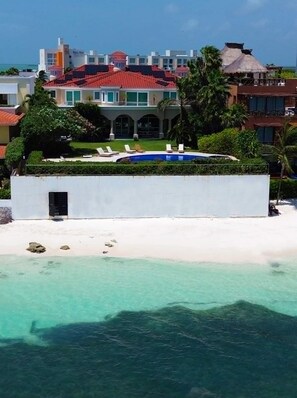 House, Smoking - Villa Bianca Beachfront Luxury Living w Gym Chef (Cancun)