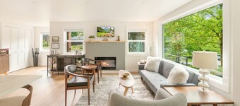 Family House w/ Creek, Fire pit & Yoga Deck