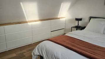 2 bedrooms, iron/ironing board, WiFi, bed sheets