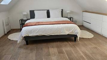 2 slaapkamers, een strijkplank/strijkijzer, wifi, beddengoed