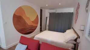 1 bedroom, desk, free WiFi, bed sheets - Studio de la Comédie, 2nd floor (Narbonne)