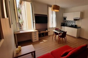 Smart TV - Studio de la Comédie, 2nd floor (Narbonne)