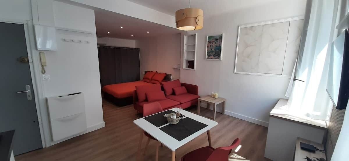 1 habitación, escritorio, wifi gratis y ropa de cama 
