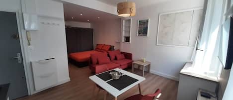 1 bedroom, desk, free WiFi, bed sheets
