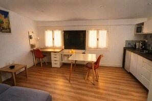 Interior - Studio de la Comédie, top floor (Narbonne)