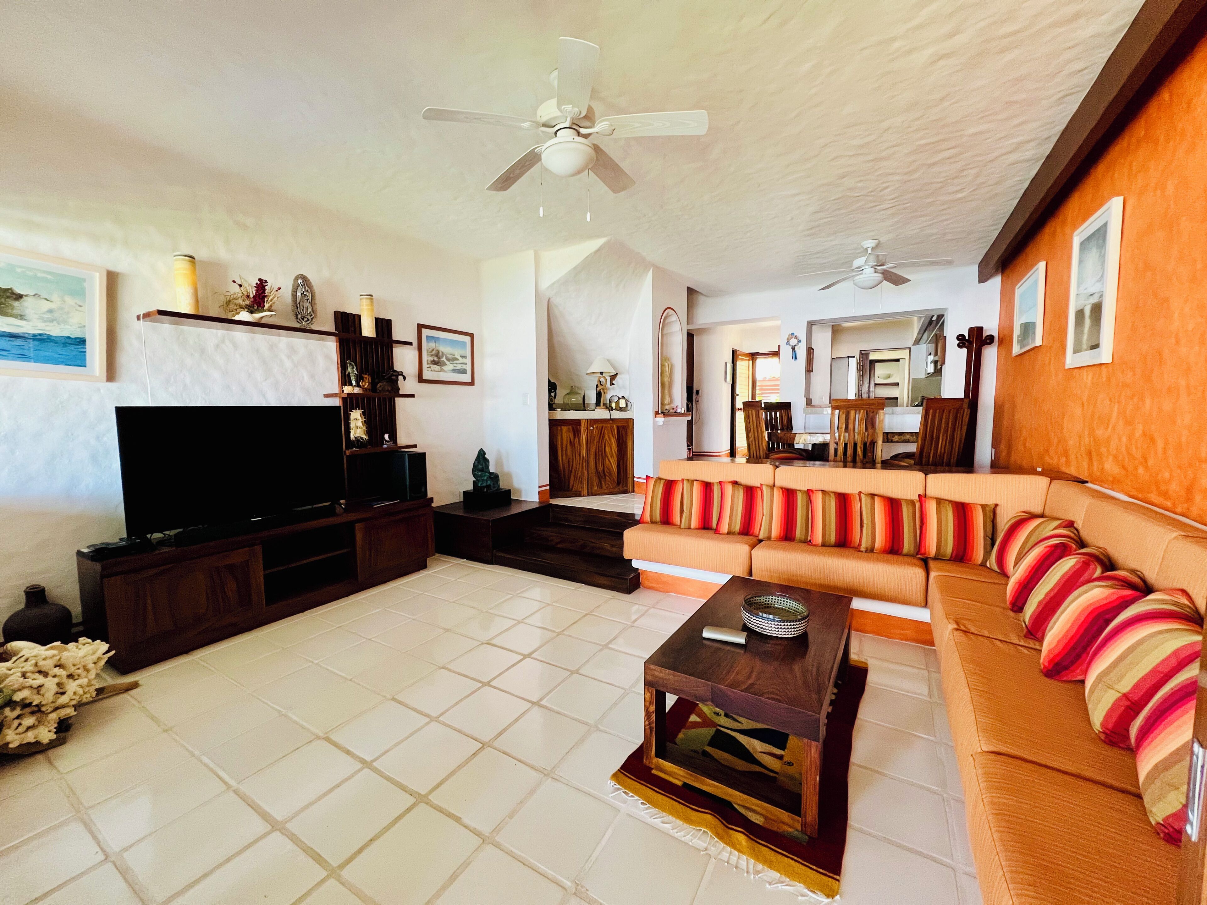 Exclusive Marina-front Villa Surrounded By Ocean, Yachts, And Natural Beauty - 이스따빠