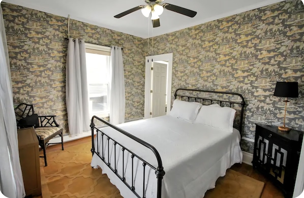 Iron/ironing board, WiFi, bed sheets