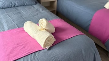 2 habitaciones, wifi gratis y ropa de cama
