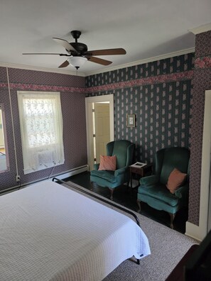 Room - Quaint lodging in the heart of Westfield at the YWCA Westfield / King size bed (Westfield)