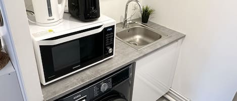 Comfort Apartment, City View | Private kitchen