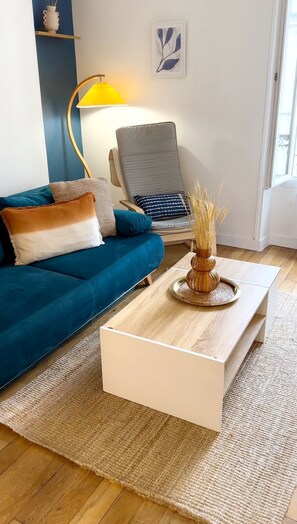 Comfort Apartment, City View | Living area