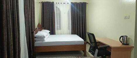1 bedroom, desk, free WiFi, bed sheets