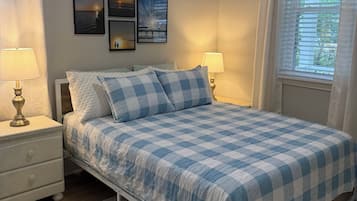2 bedrooms, desk, free WiFi, bed sheets