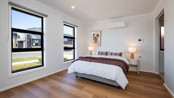 4 bedrooms, desk, iron/ironing board, free WiFi