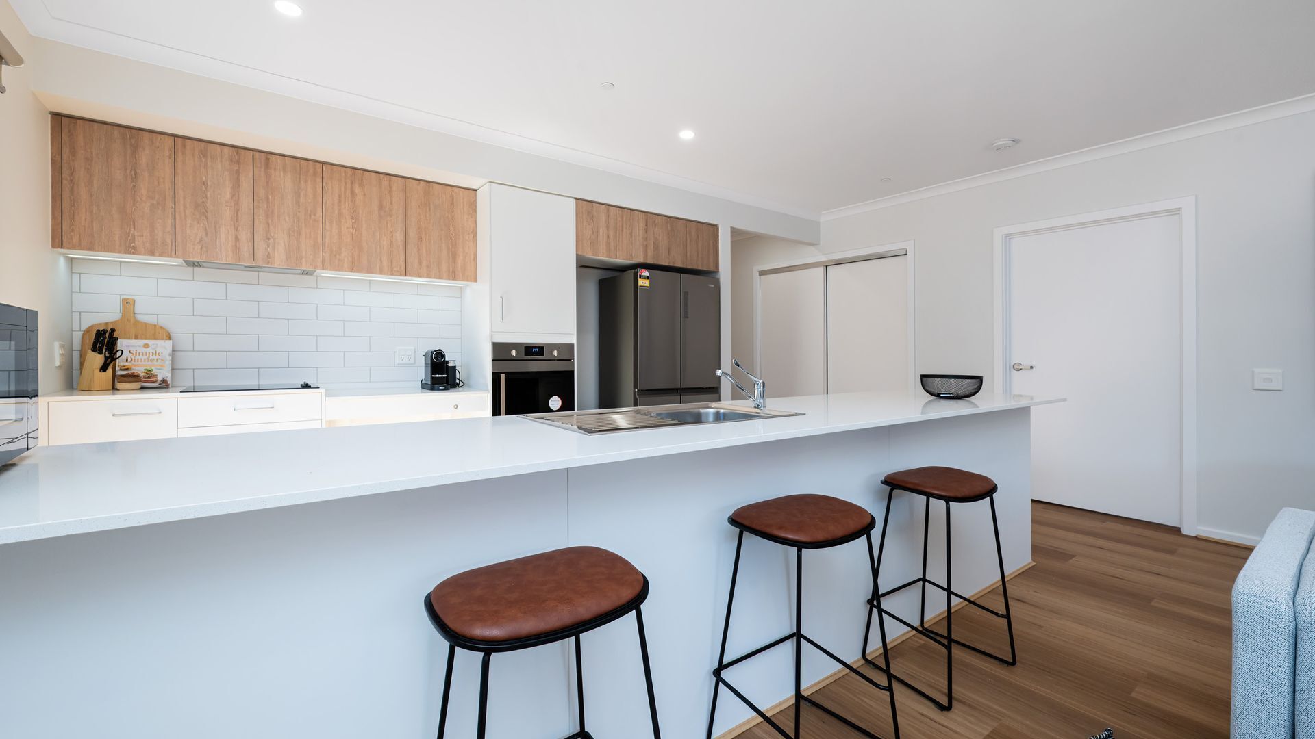 Refrigerador, horno, parrilla de estufa y lavavajillas 