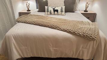 2 bedrooms, iron/ironing board, WiFi, bed sheets
