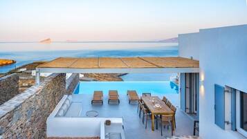 Deluxe Villa, Private Pool, Sea View | Outdoor dining