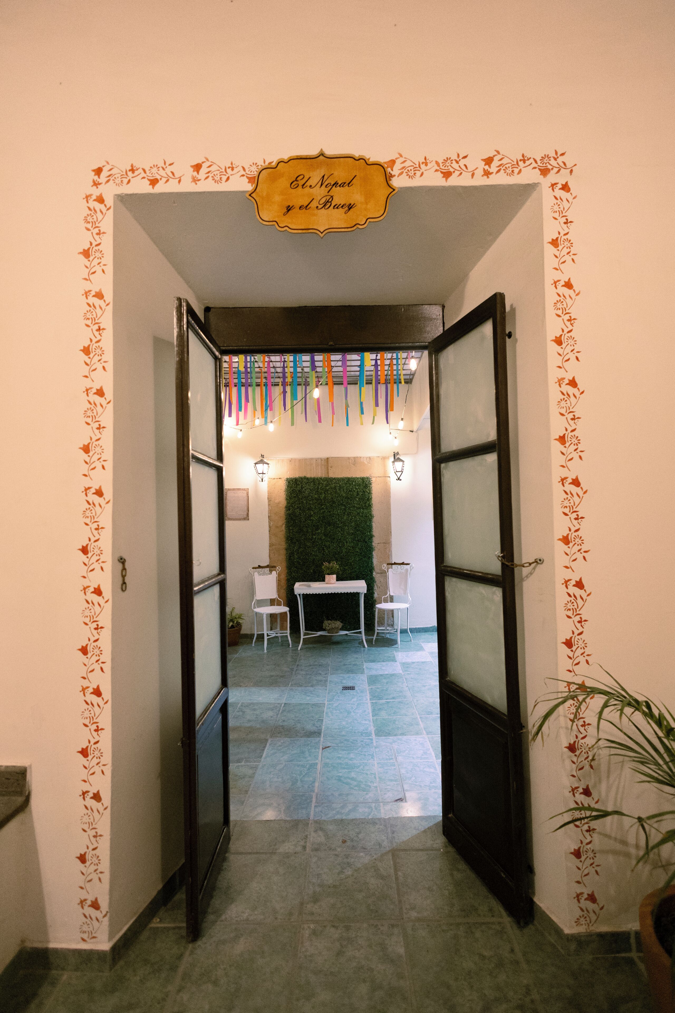 Room, 1 Queen Bed, Private Bathroom, Courtyard View | Interior
