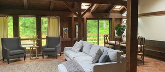 Secluded Post-and-Beam Chalet w/Breathtaking Views
