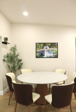Dining - Luxury Wellness Retreat -Infrared Sauna · Massage Chair · Red Light Therapy (Seminole)
