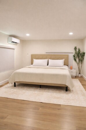 2 bedrooms, WiFi, bed sheets - Luxury Wellness Retreat -Infrared Sauna · Massage Chair · Red Light Therapy (Seminole)