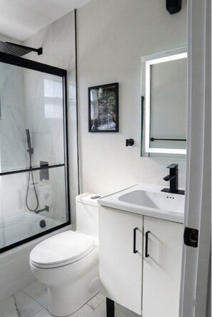 Towels, toilet paper - Luxury Wellness Retreat -Infrared Sauna · Massage Chair · Red Light Therapy (Seminole)