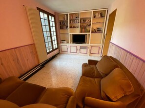 TV, caminetto