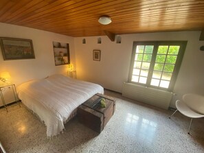 4 camere, ferro/asse da stiro, Wi-Fi gratuito, lenzuola