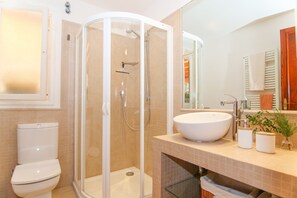 Shower, hair dryer, towels - Finca Ca l'Hereu Petit 282 by Mallorca Charme (Cala Sant Vicenç)