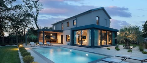 Outdoor pool, a heated pool