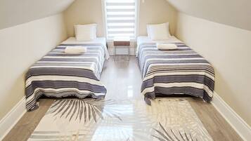3 bedrooms, desk, iron/ironing board, free WiFi