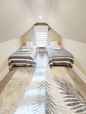 3 habitaciones, escritorio, tabla de planchar con plancha y wifi gratis