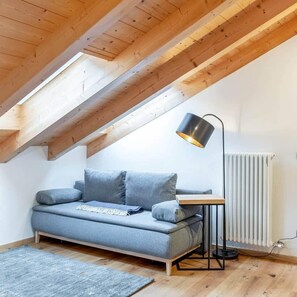 Smart TV - Apart Dolomiti (Val di Fiemme) - modern apartment with balcony on 2 levels (Molina)