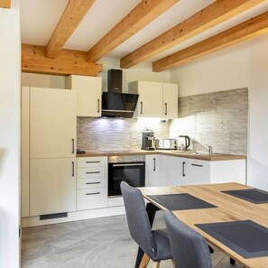 Fridge, oven, stovetop, dishwasher - Apart Dolomiti (Val di Fiemme) - modern apartment with balcony on 2 levels (Molina)
