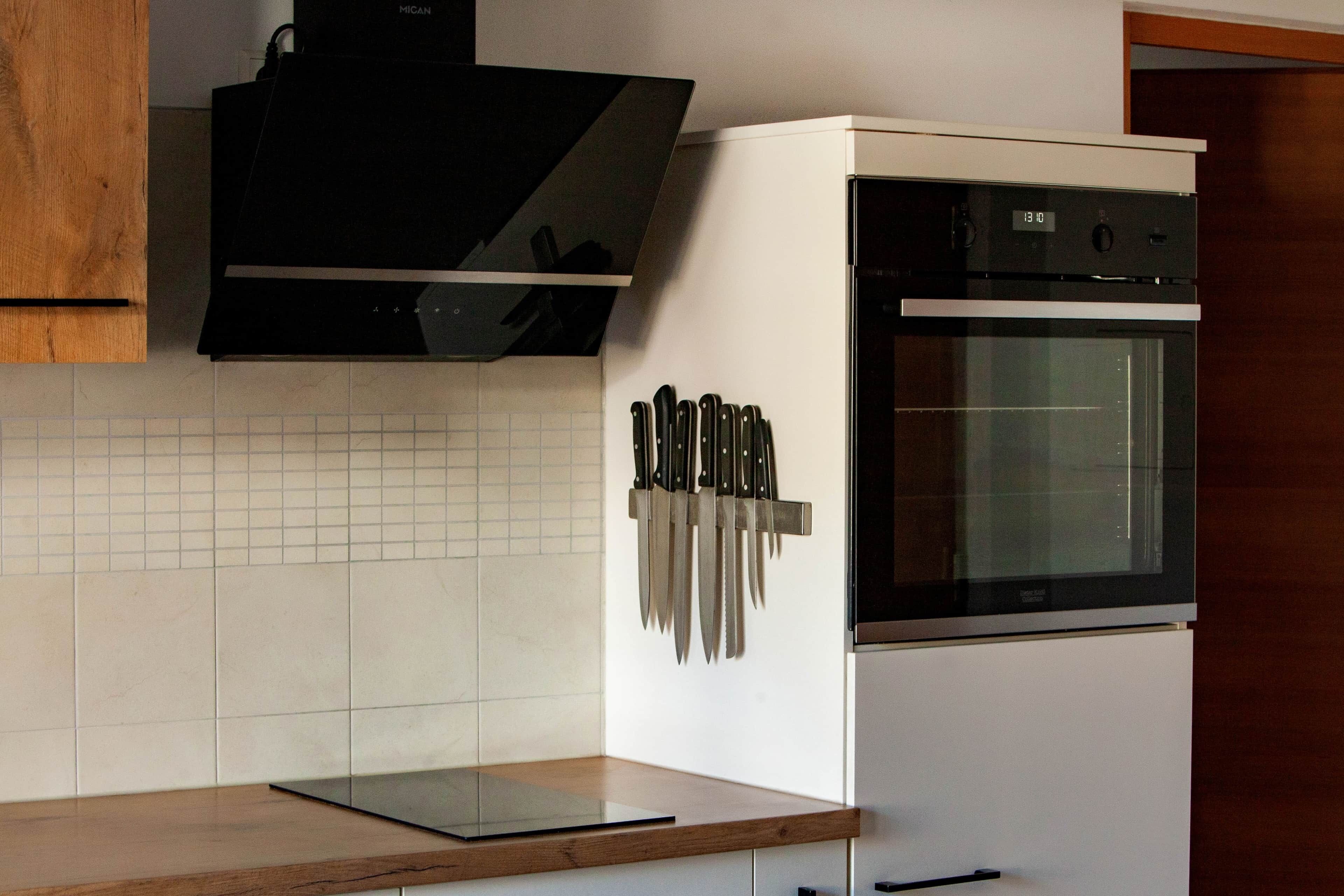Frigorifero, forno, piano cottura, lavastoviglie