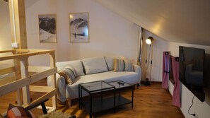 Smart TV, fireplace