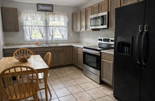 Serene 1-bedroom apartment with AC in charming Clarksville