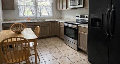 Serene 1-bedroom apartment with AC in charming Clarksville