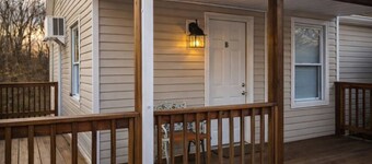 Serene 1-bedroom apartment with AC in charming Clarksville