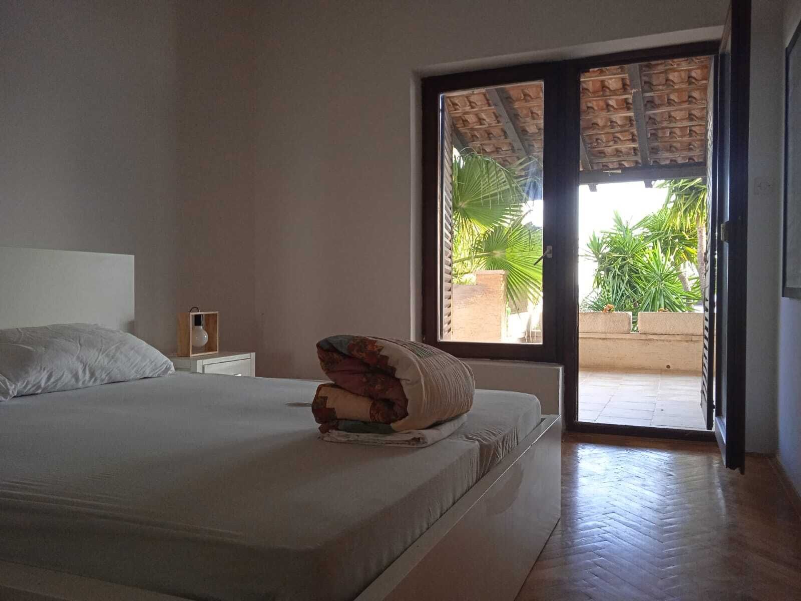 3 bedrooms, internet, bed sheets
