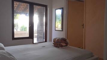 3 bedrooms, internet, bed sheets