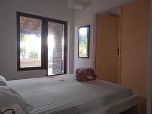 3 quartos, acesso à internet, roupa de cama