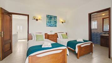 3 bedrooms, iron/ironing board, WiFi, bed sheets