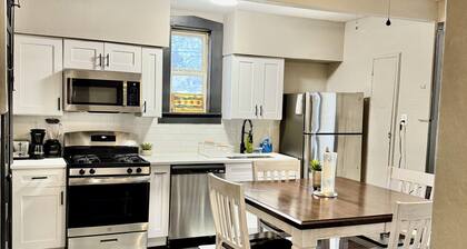 Spacious 1BR - Free Parking, Golf & Midway Access