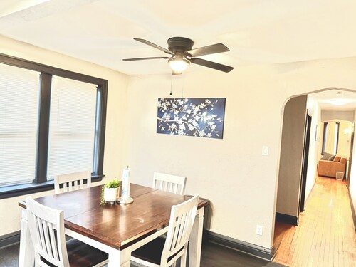 Spacious 1BR - Free Parking, Golf & Midway Access