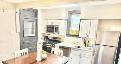 Spacious 1BR - Free Parking, Golf & Midway Access