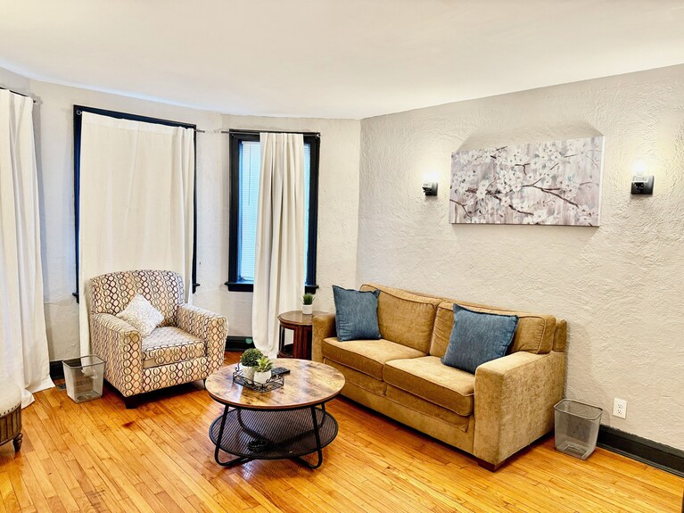 Spacious 1br - Free Parking, Golf & Midway Access - Worth, IL